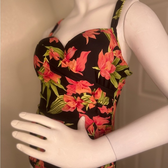 St. John's Bay Floral One Piece Swimsuit Size 10. - Picture 2 of 14